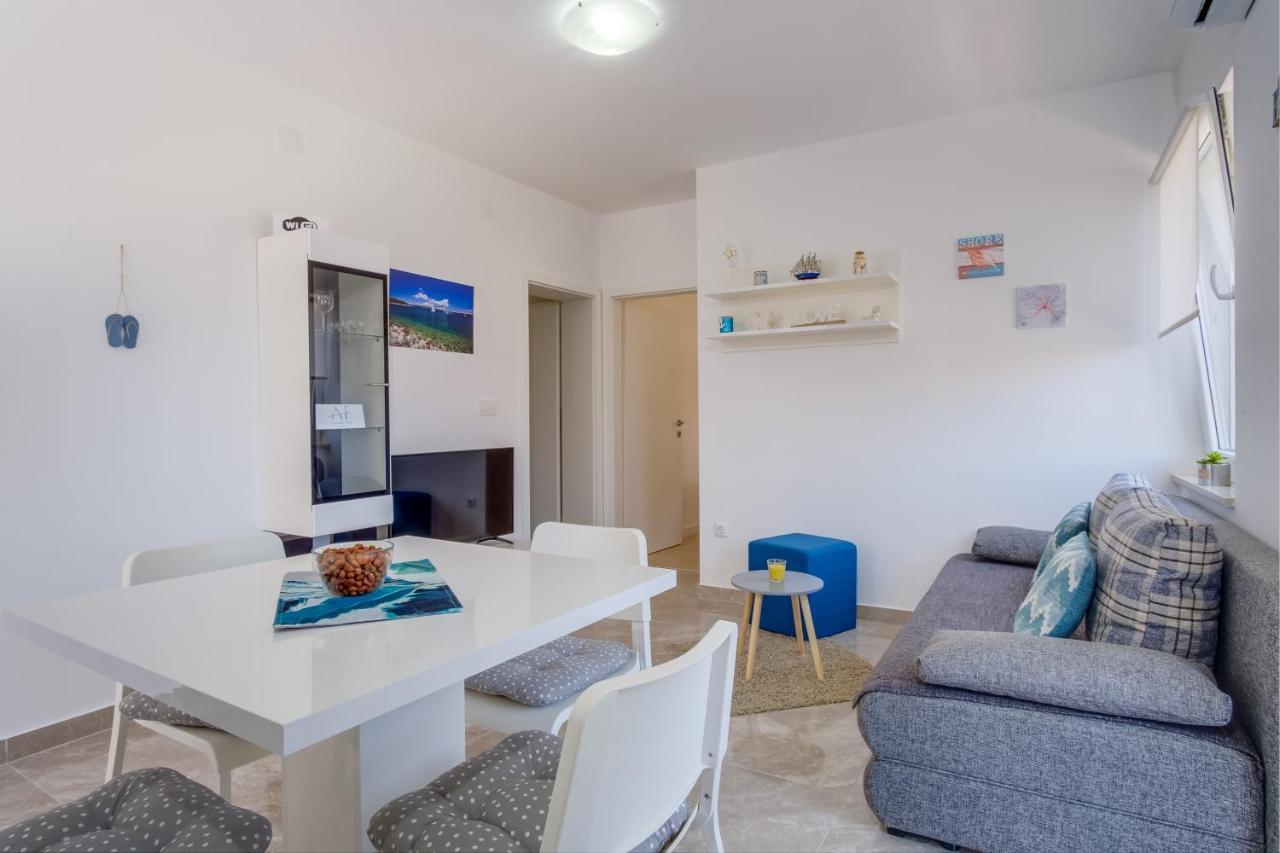 Apartman Filip มาลีโลชินจ์ ภายนอก รูปภาพ