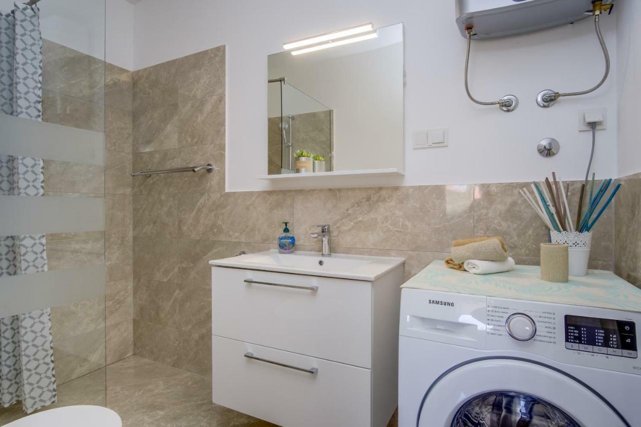 Apartman Filip มาลีโลชินจ์ ภายนอก รูปภาพ