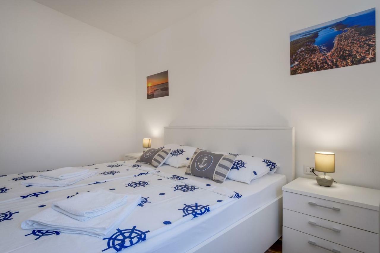 Apartman Filip มาลีโลชินจ์ ภายนอก รูปภาพ